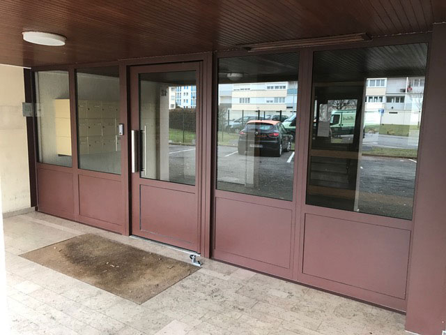 Porte d’entrée d’immeuble