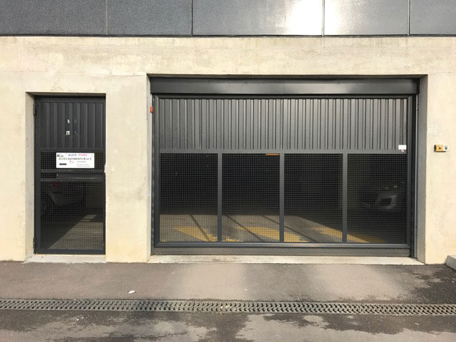 Porte de garage Black Stone